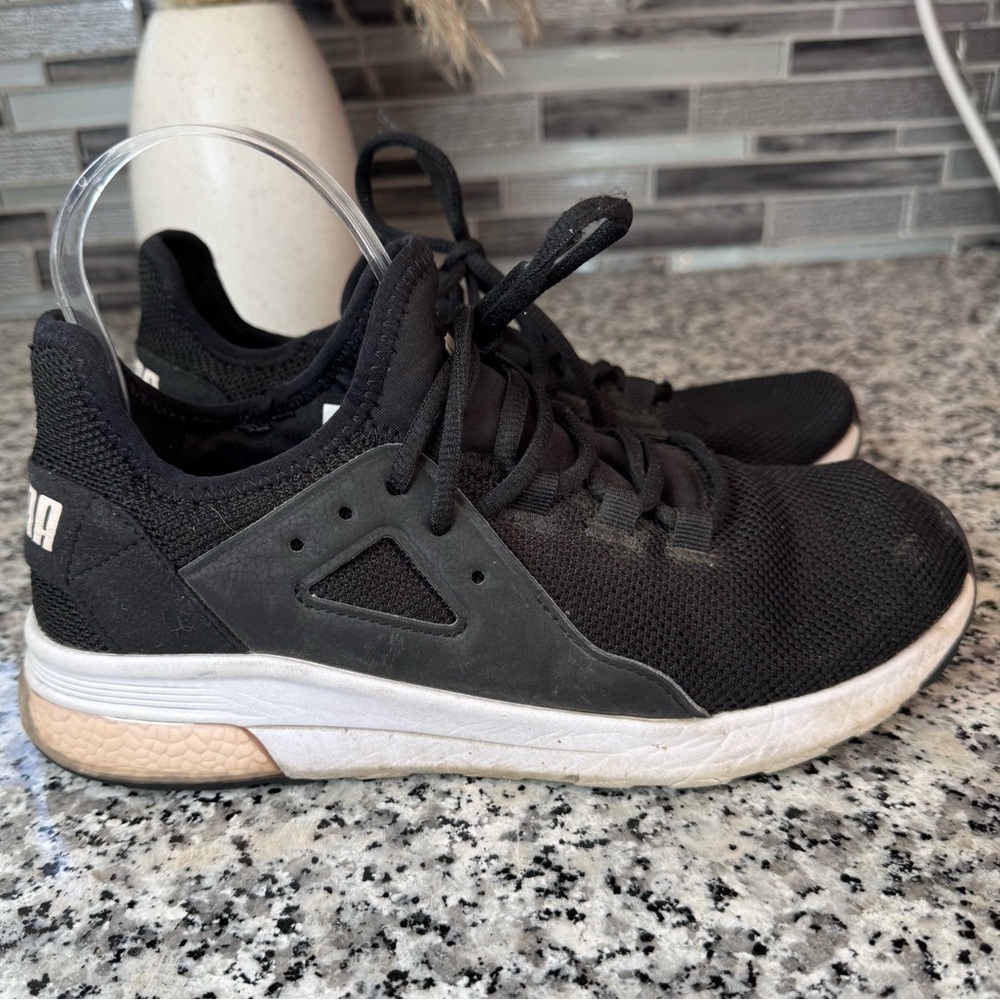 Puma | Women's Black Athletic Sneakers Size 8